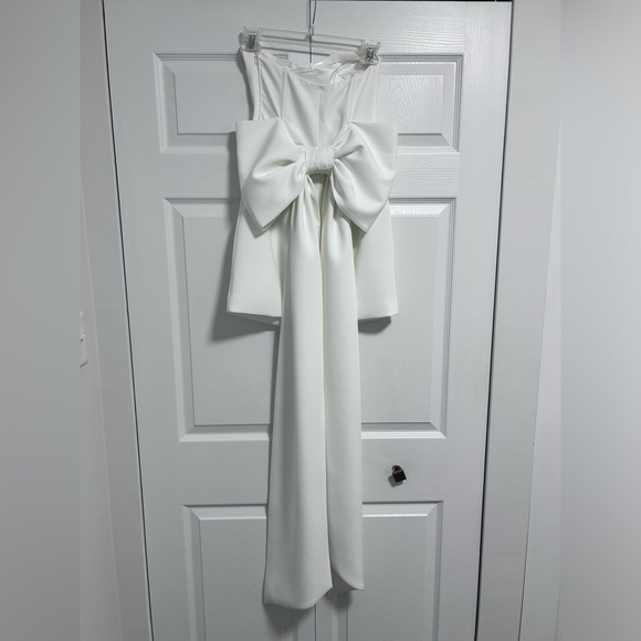MEREDITH Strapless Bow Mini Dress - White - Picture 8 of 16